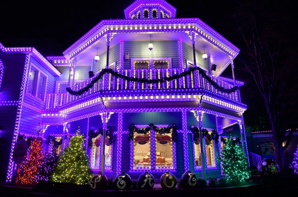 5-things-you-ll-love-about-the-smoky-mountain-christmas-at-dollywood