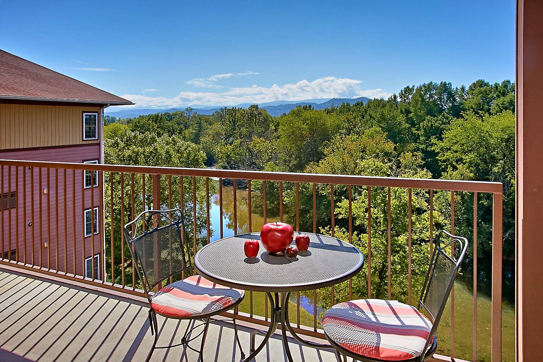 4 Ways to Save When You Stay in Our Smoky Mountain Condos